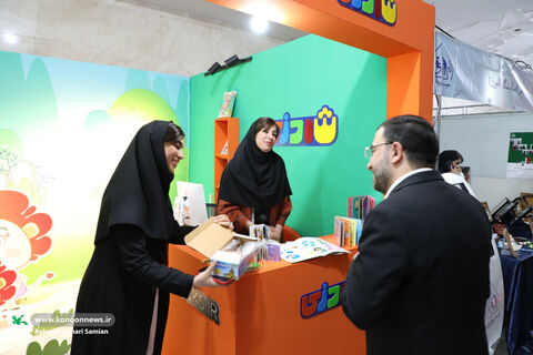 بازدید مدیرعامل کانون از سی‌وششمین در نمایشگاه بین‌المللی کتاب تهران