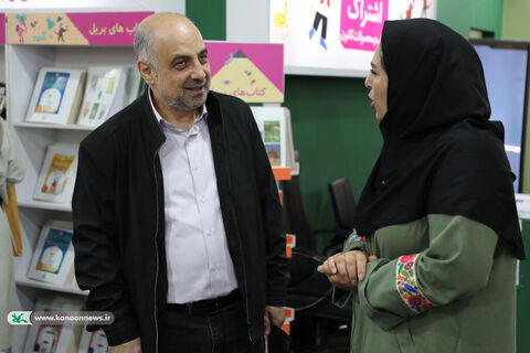 استقبال کودکان، نوجوانان و خانواده‌ها از غرفه کانون در نمایشگاه کتاب