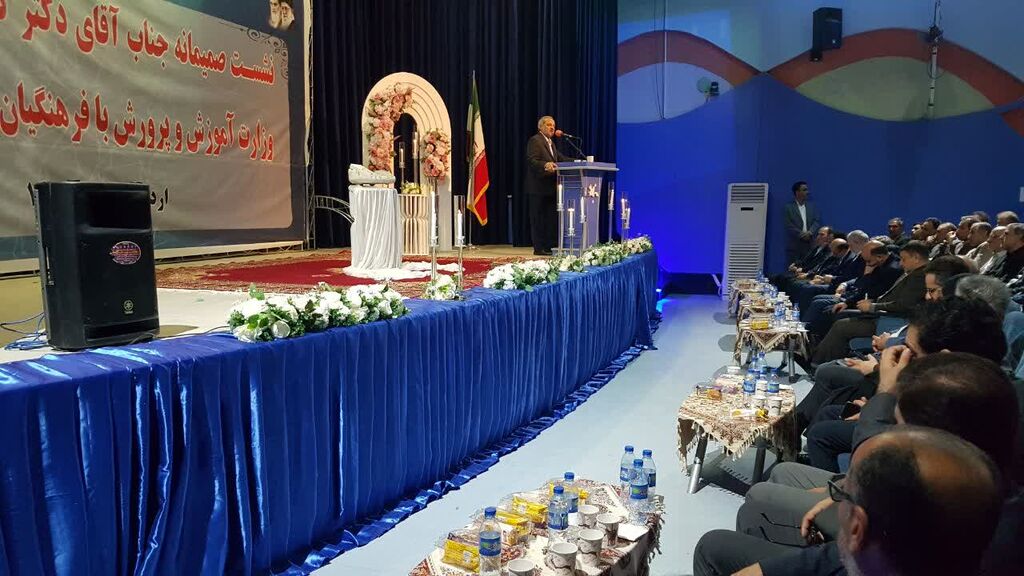 حضور کارکنان کانون کرمانشاه در نشست وزیر آموزش و پرورش با فرهنگیان استان