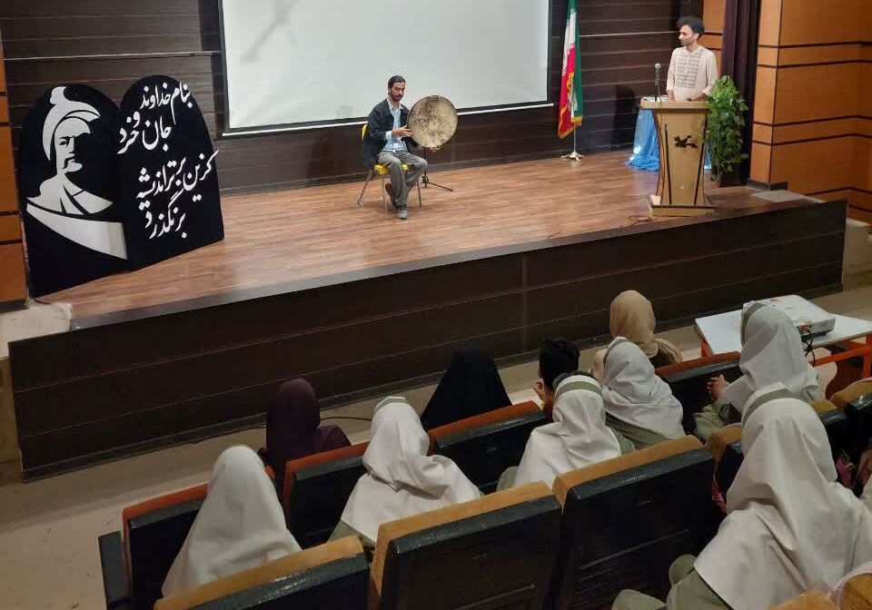 اولین نشست شاهنامهخوانی کانون کرمانشاه برگزار شد