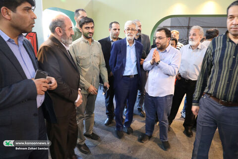 بازدید غلامعلی حدادعادل از غرفه کانون در نمایشگاه کتاب