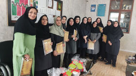 مدارس همراه با کتابخانه پستی کانون پرورش فکری یزد تجلیل شدند