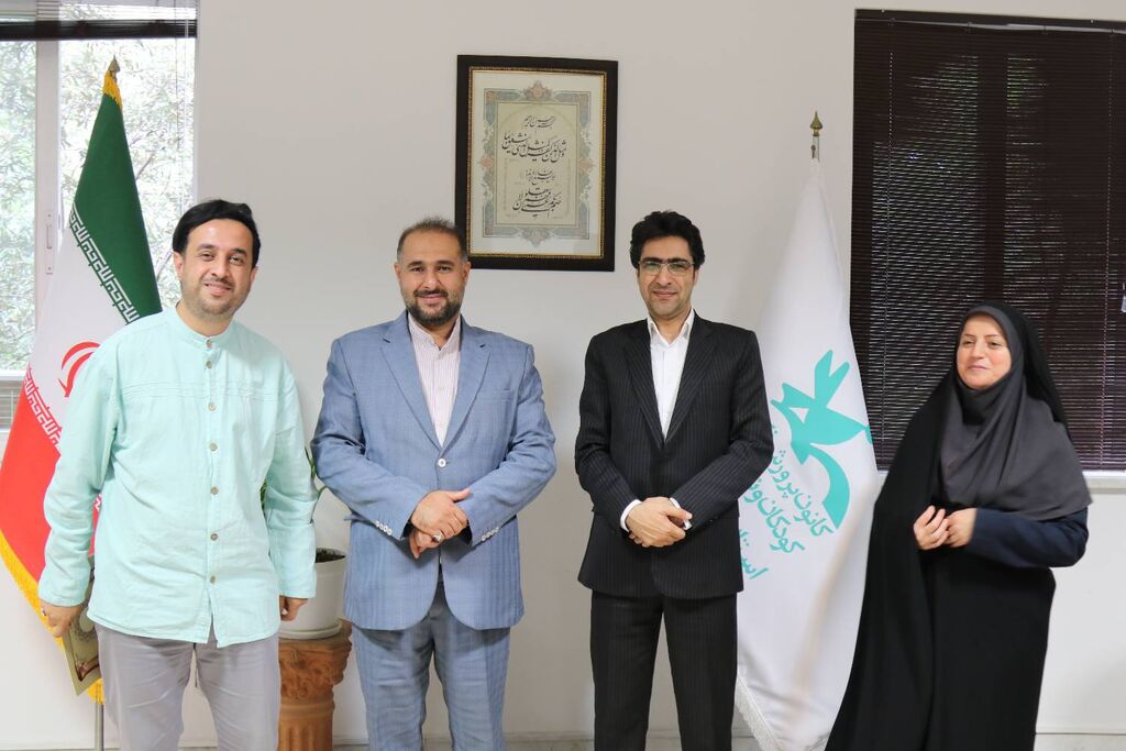 به مناسبت روز کتاب‌خانه‌های سیار از مربیان سیار کانون مازندران تقدیر شد