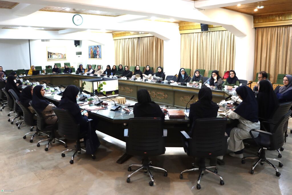 نمایشگاه هنری «به رنگ شاهنامه» در کانون استان تهران نمایشگاه هنری «به رنگ شاهنامه» در کانون استان تهران