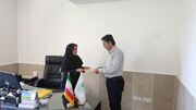 تجلیل معاون فرهنگی کانون  کشور و مدیر کل کانون استان از مربی سیار کانون البرز