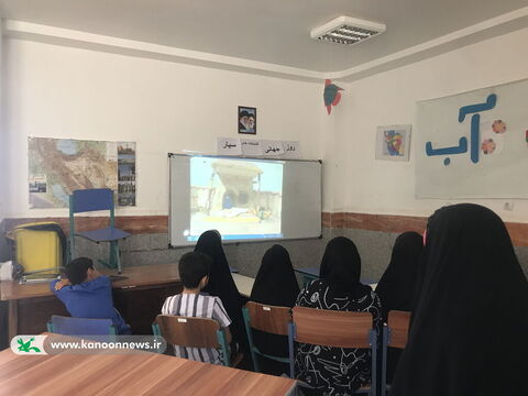 در روز جهانی کتابخانه های سیار با کتابخانه سیار روستایی تنگستان
