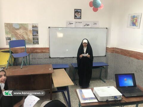 در روز جهانی کتابخانه های سیار با کتابخانه سیار روستایی تنگستان