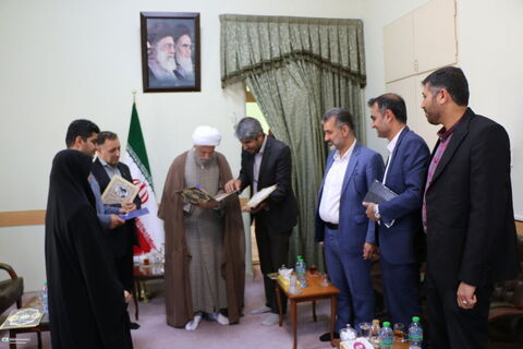 امام جمعه شیراز از مربیان سیار کانون فارس تجلیل کرد