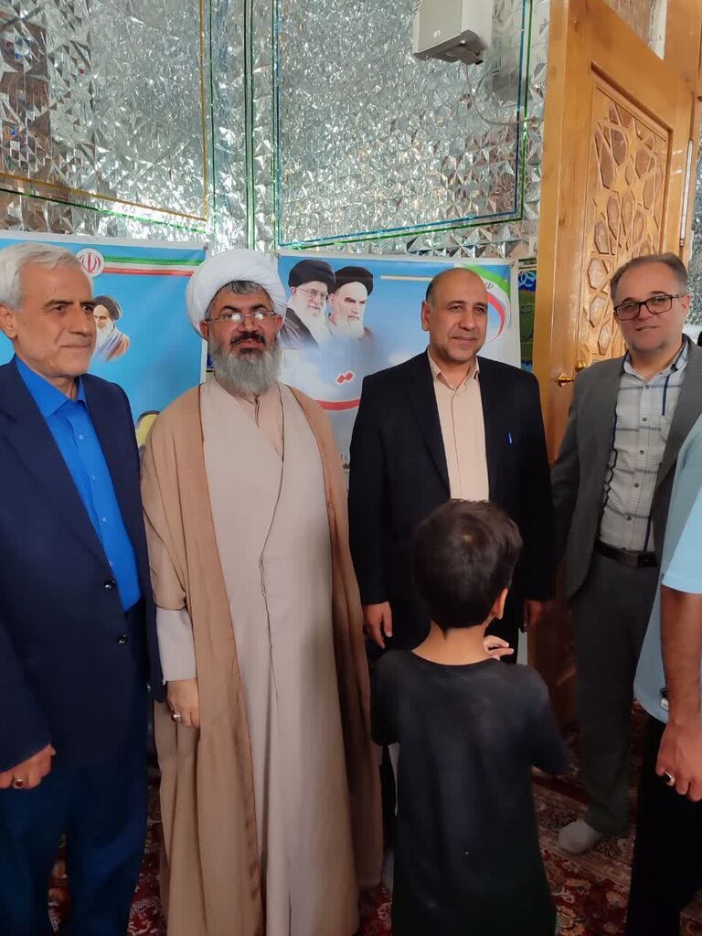 برپایی میز خدمت به مناسبت سالگرد رئیسجمهور شهید در کاشمر