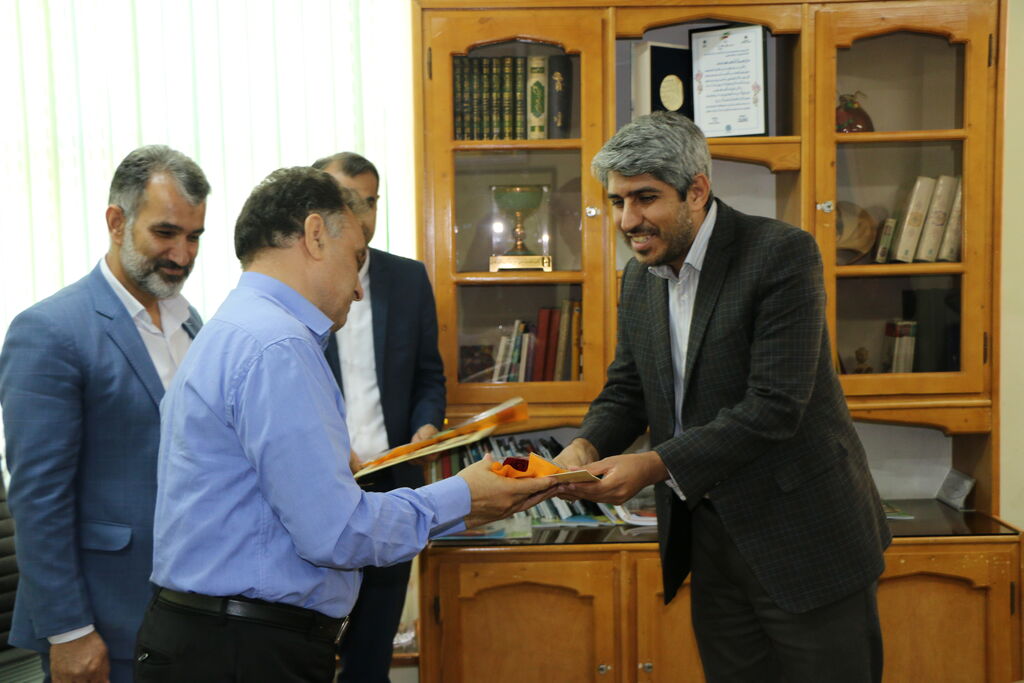 گرامیداشت روز کتابخانههای سیار در کانون فارس با تجلیل از مربیان سختکوش