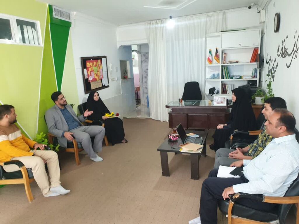 تقدیر از همکاران سیار مشهد همزمان با روز جهانی کتابخانه‌های سیار