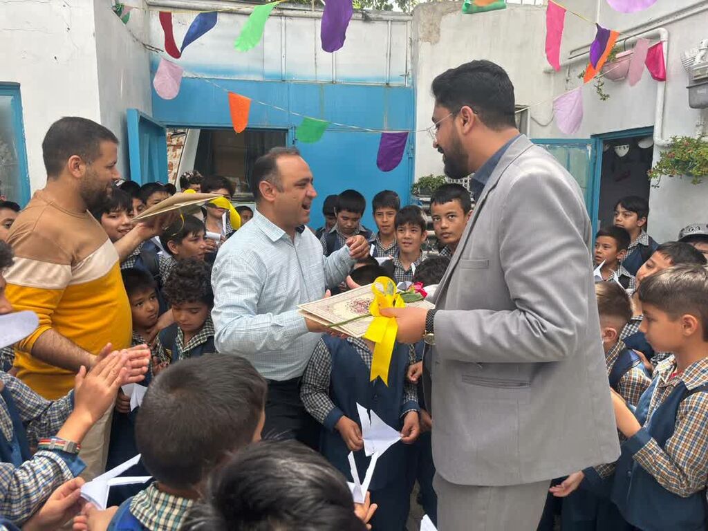 تقدیر از همکاران سیار مشهد همزمان با روز جهانی کتابخانههای سیار