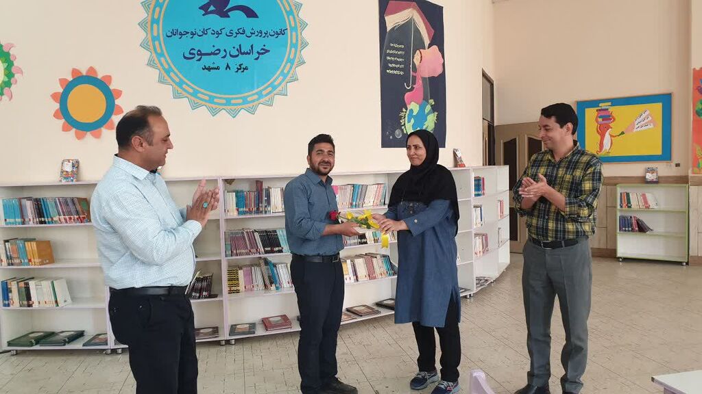 تقدیر از مربیان سیار مشهد همزمان با روز جهانی کتابخانههای سیار