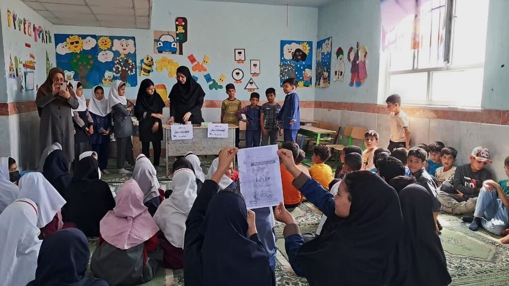 کتاب، بازی،لبخند؛ هدیه مراکز سیار به کودکان