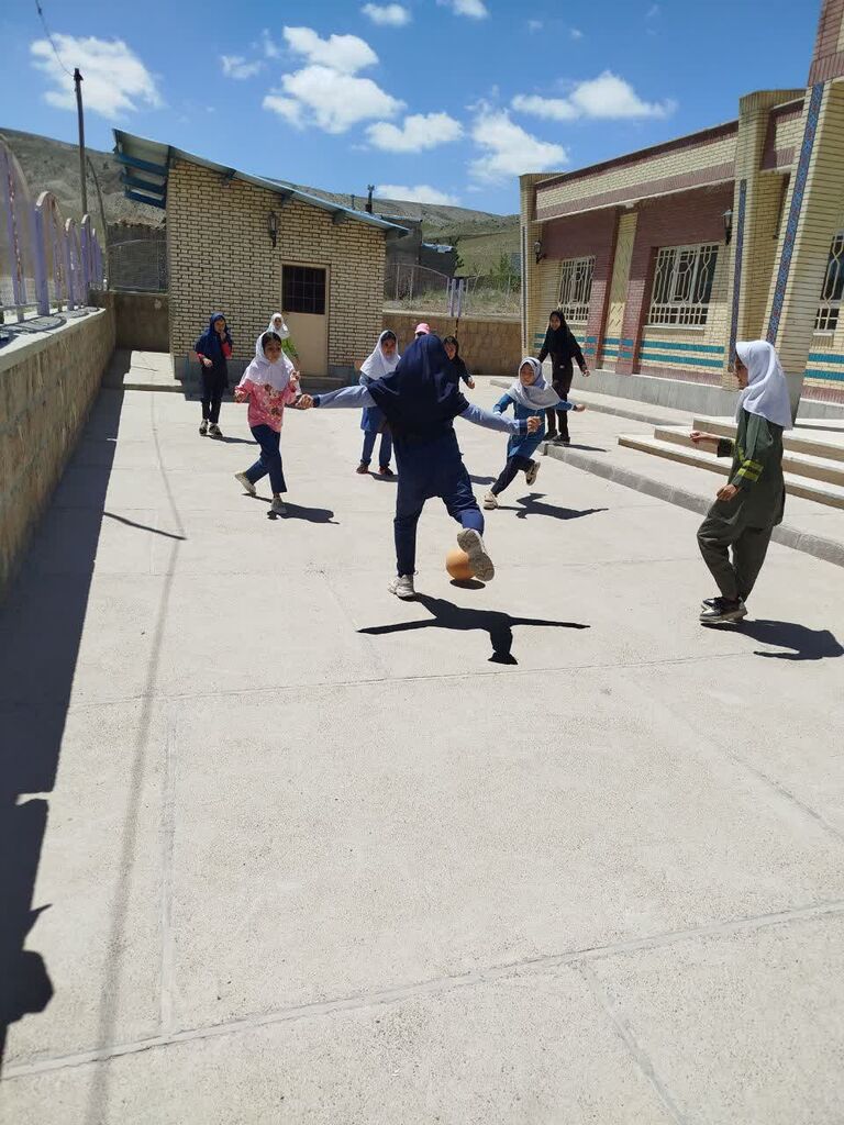 کتاب، بازی،لبخند؛ هدیه مراکز سیار به کودکان