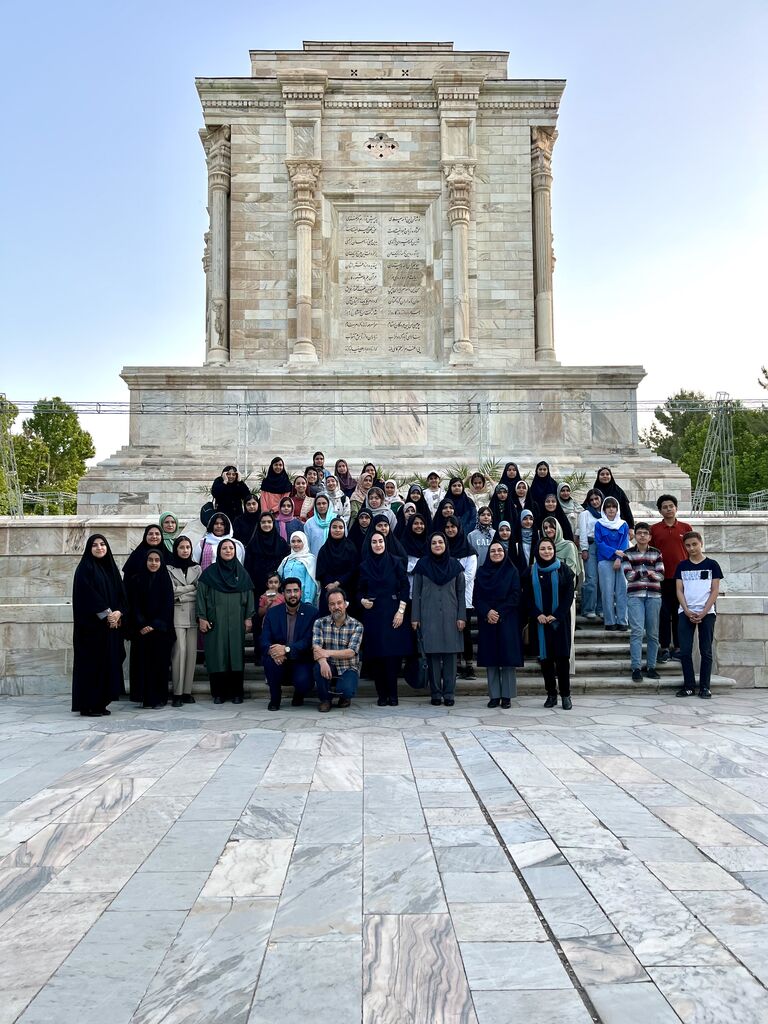 فردوسی سیمرغ افتتاح باشگاه سیمرغ مشهد در جوار آرامگاه فردوسی؛ روزی به یادماندنی برای ادبیات کودک و نوجوان