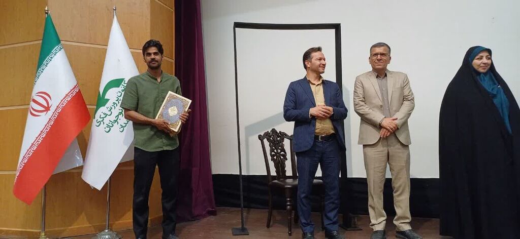 کتابخانههای سیار پیامآوران روشنایی، دانایی و امید هستند