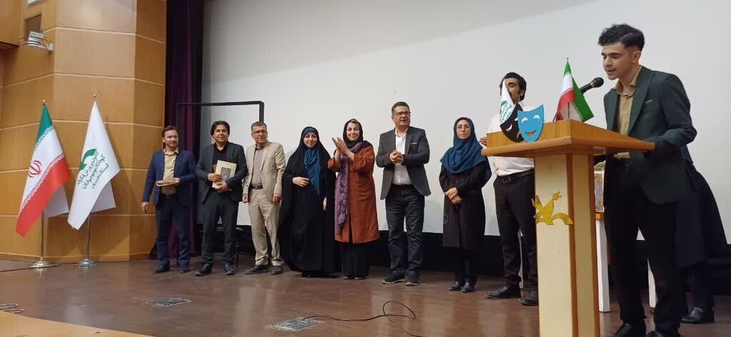 کتابخانه‌های سیار پیام‌آوران روشنایی، دانایی و امید هستند