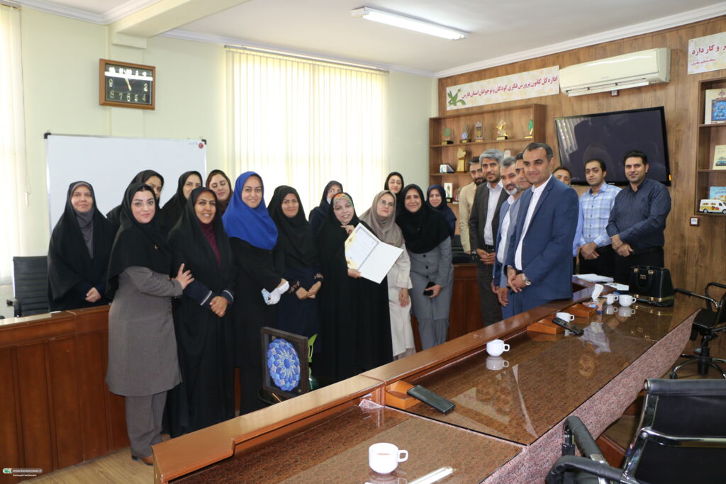 تحلیل عملکرد مراکز و تجلیل از کارشناسان در شورای فرهنگی کانون فارس
