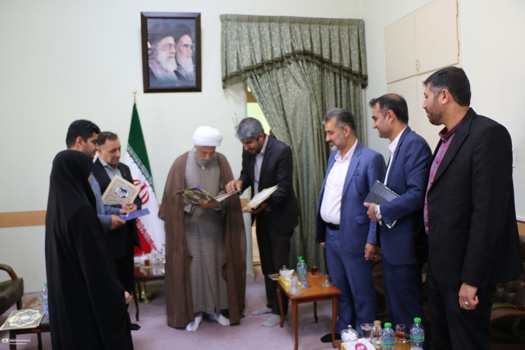 تجلیل نماینده مقام معظم رهبری از مربیان سیار کانون فارس