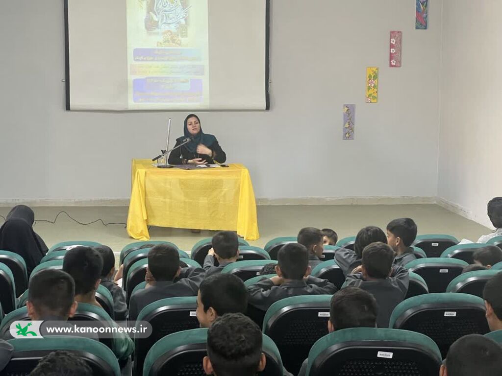 مهمترین درس شاهنامه عشق ورزیدن به وطن است