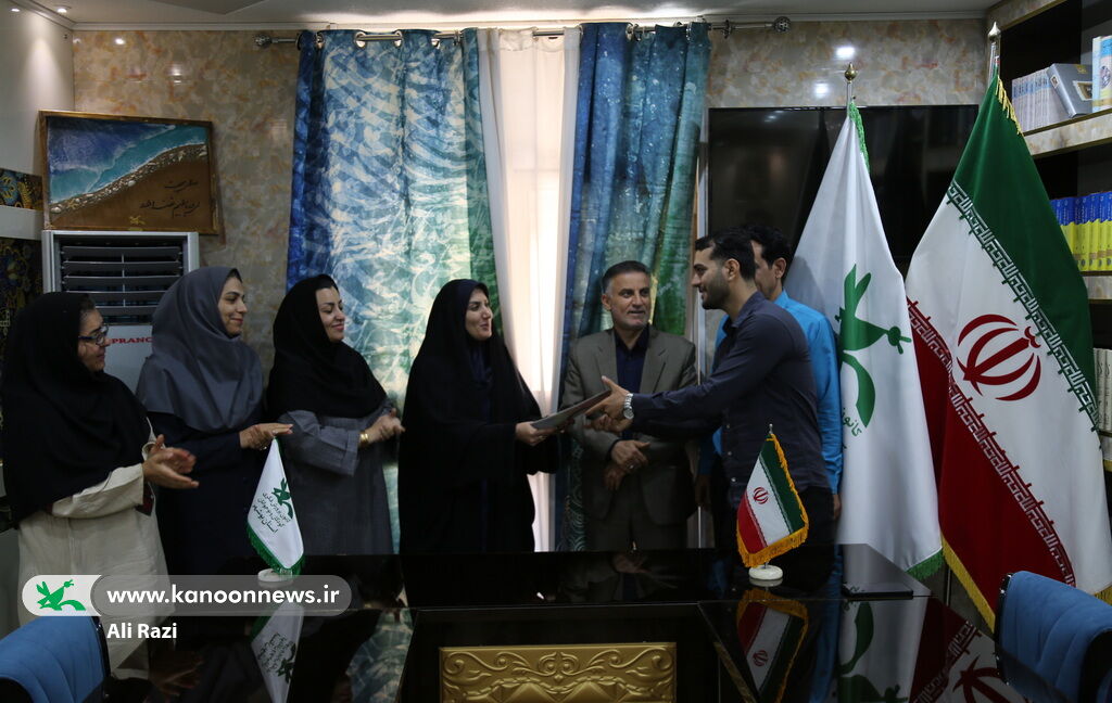 تقدیر مدیرکل کانون استان بوشهر از مربیان کتابخانه‌های سیار استان