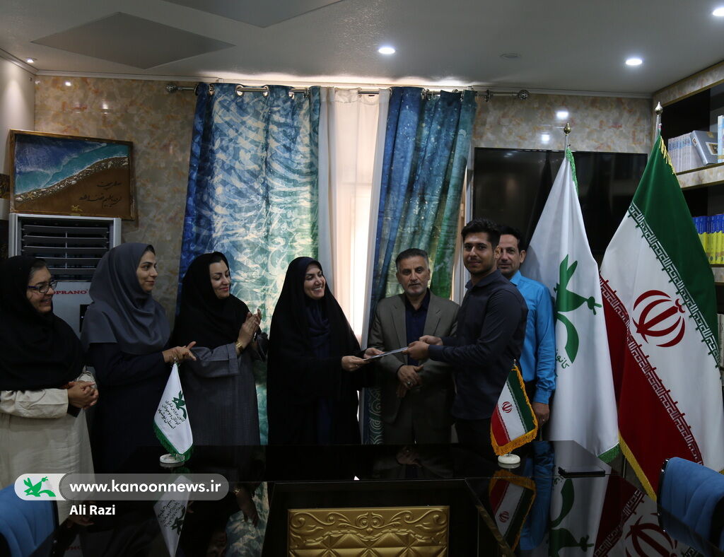 تقدیر مدیرکل کانون استان بوشهر از مربیان کتابخانه‌های سیار استان
