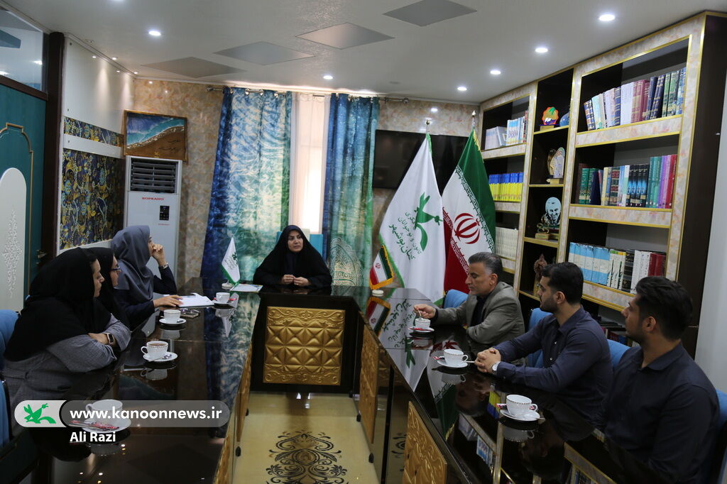 تقدیر مدیرکل کانون استان بوشهر از مربیان کتابخانه‌های سیار استان