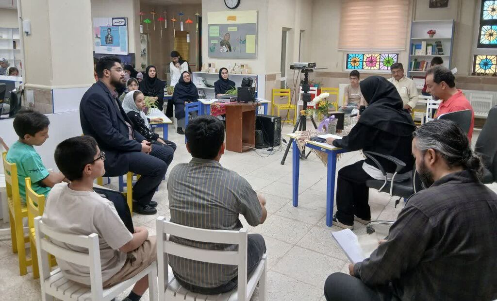 نشست ادبی «رونویسی از بهار» در مرکز شماره ۱۰ مشهد