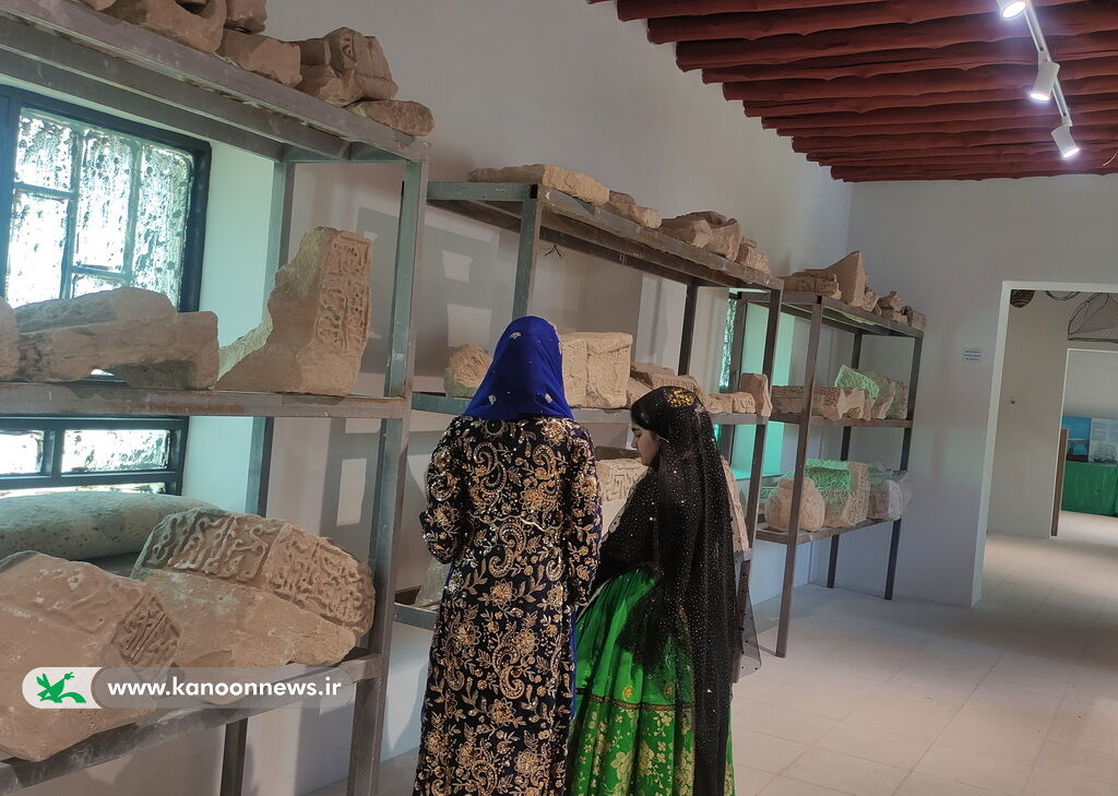 در روز جهانی موزه ها اعضا کانون به موزه محلی سیراف رفتند