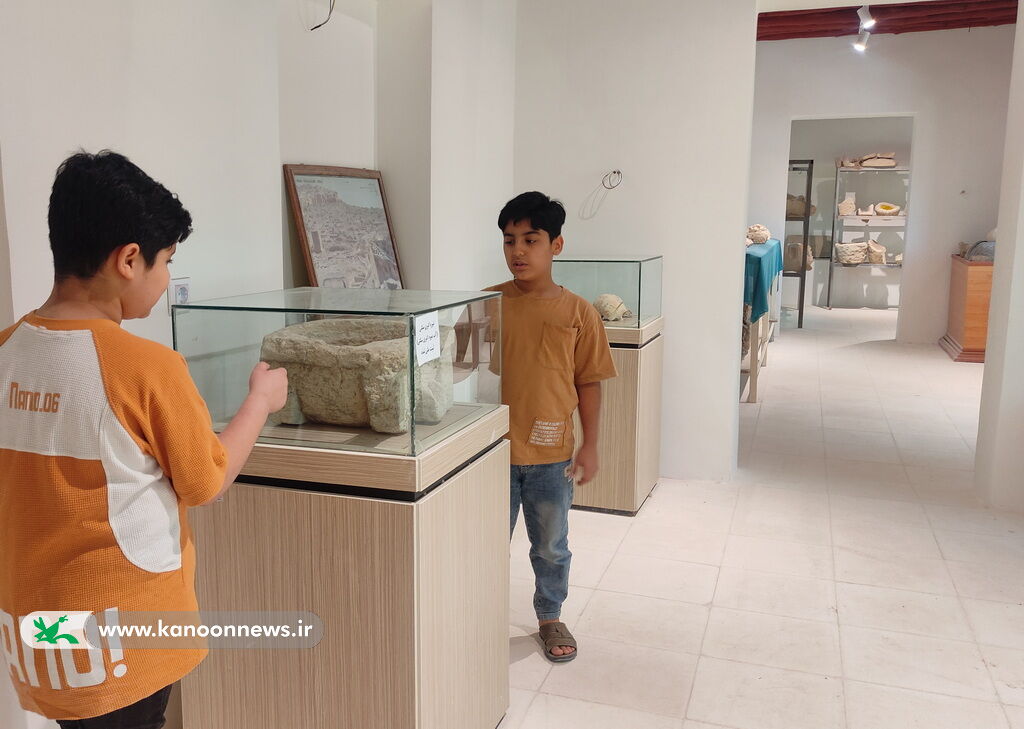 در روز جهانی موزه ها اعضا کانون به موزه محلی سیراف رفتند