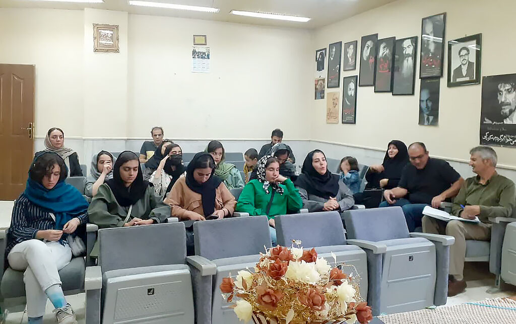 اعضای کتاببال کانون بروجن، گلستانخوانی کردند