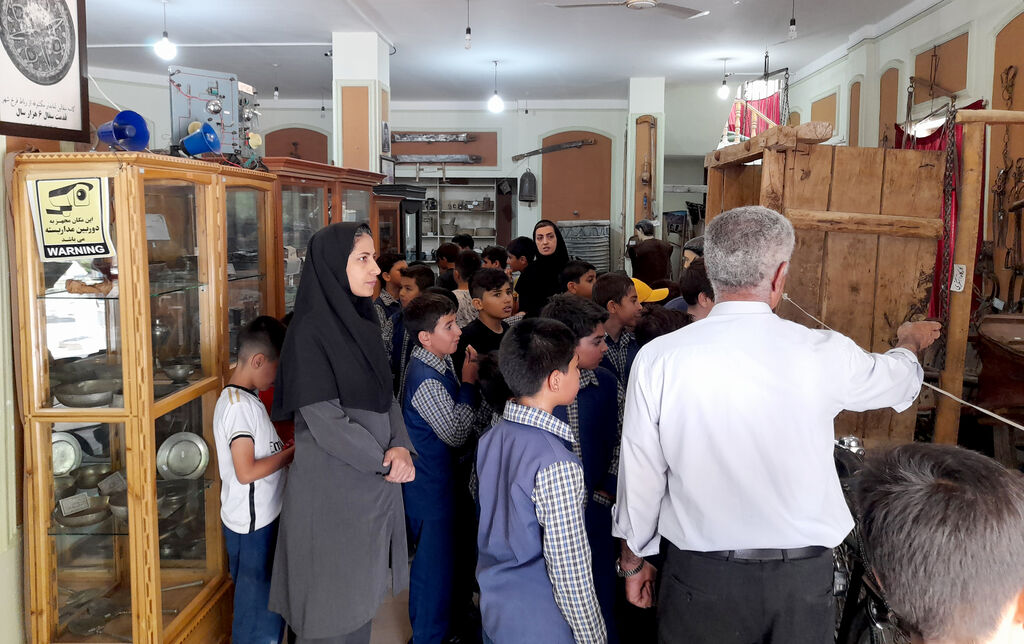اعضای مرکز فرخشهر از موزه بازدید کردند