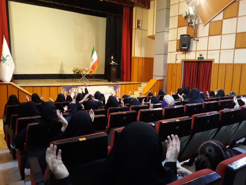 اجرای ویژه برنامه شهدای خدمت در مجتمع کانون کرج
