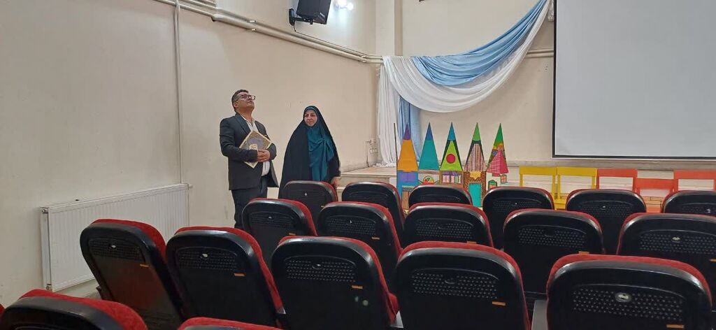 بازدید معاون مرکز تولید تئاتر کانون از مراکز 3 و 6 همدان