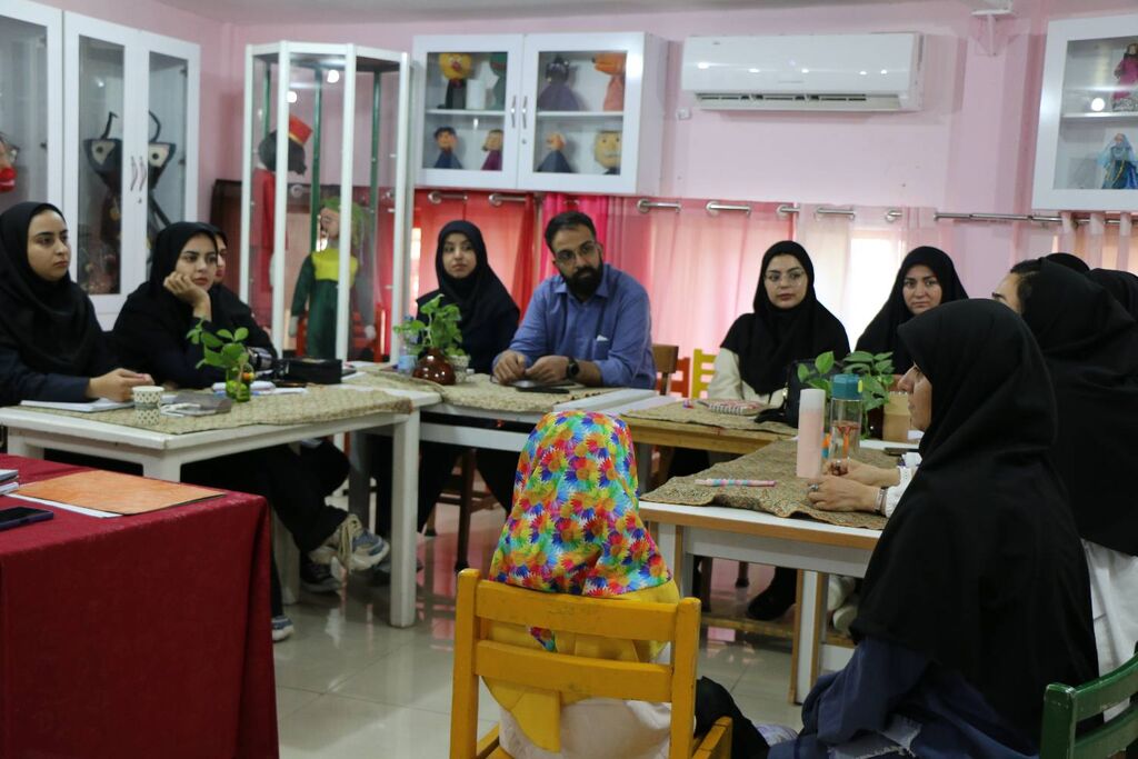 کارگاه «بازیهای ادبی» برای مربیان آفرینشهای ادبی فارس برگزار شد