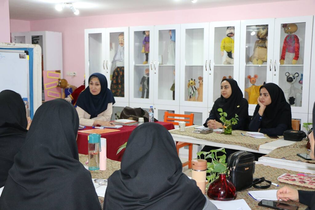 کارگاه «بازیهای ادبی» برای مربیان آفرینشهای ادبی فارس برگزار شد