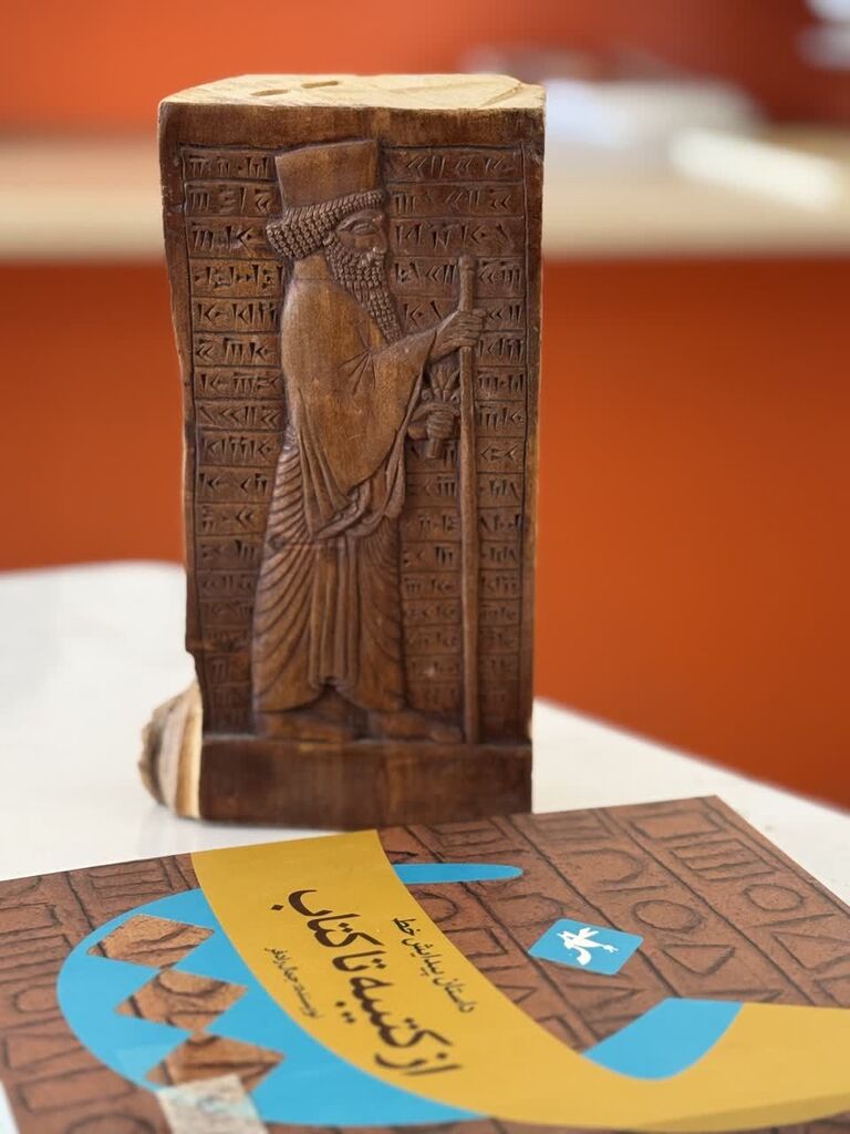 مربی هنرمند کانون استان کرمانشاه آثار تاریخی را باز آفرینی کرد