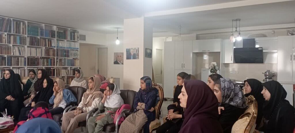 دیدار اعضای کانون کرمانشاه با پژوهشگر و نویسنده تاریخ‌پژوه
