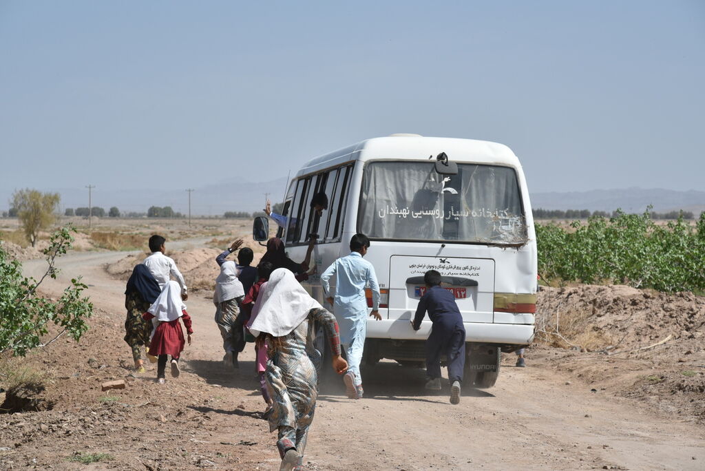 چرخهای کتابخانههای سیار کانون برای کودکان روستا میچرخد