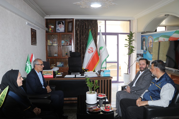 تجلیل از زحمات مدیرکل کانون استان اصفهان