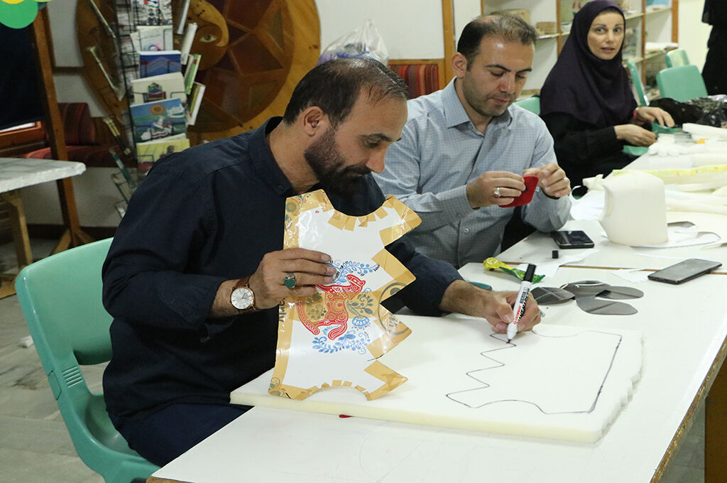 مربیان کانون گیلان در دوره آموزشی عروسکسازی شرکتکردند