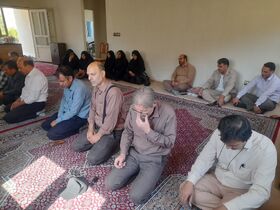 تقدیر و تجلیل مدیرکل کانون استان مرکزی از کارمند ایثارگر و فرزند شهید