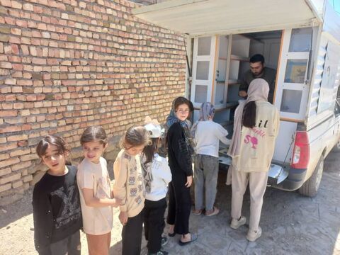 استقبال کودکان و نوجوانان از فعالیت کتابخانه سیار روستایی شهرستان چاراویماق