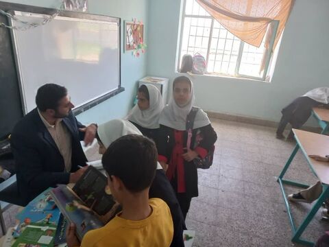 استقبال کودکان و نوجوانان از فعالیت کتابخانه سیار روستایی شهرستان چاراویماق