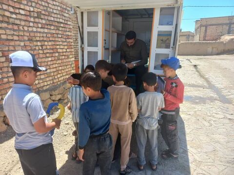 استقبال کودکان و نوجوانان از فعالیت کتابخانه سیار روستایی شهرستان چاراویماق