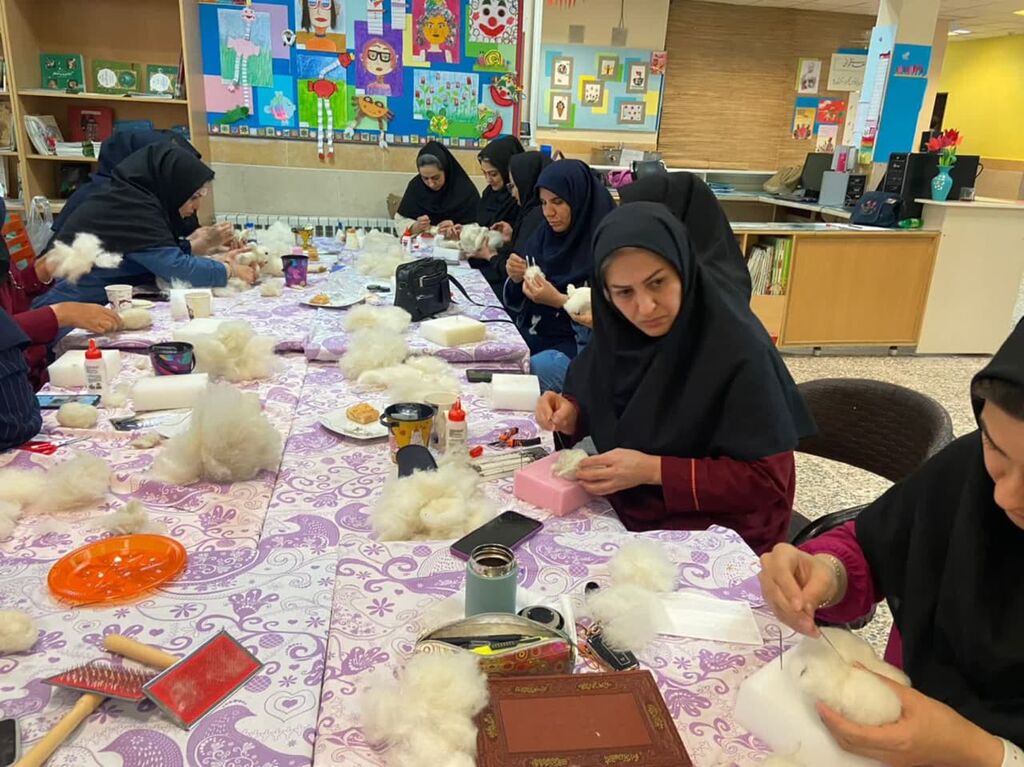 دوره آموزشی «کاراکترسازی با تکنیک کچه»برای مربیان کانون استان قزوین