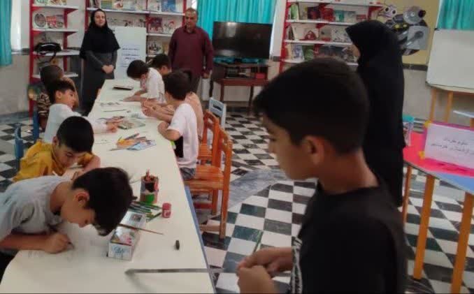 مربیان مراکز کانون پرورش فکری کودکان و نوجوانان استان کرمانشاه هم‌زمان با سوم خرداد سال‌روز آزادسازی خرمشهر، ویژه‌برنامه‌های این روز را در قالب فعالیت‌های فرهنگی، هنری، ادبی وبرگزاری نمایشگاه برای مخاطبان خود اجرا نمودند.
