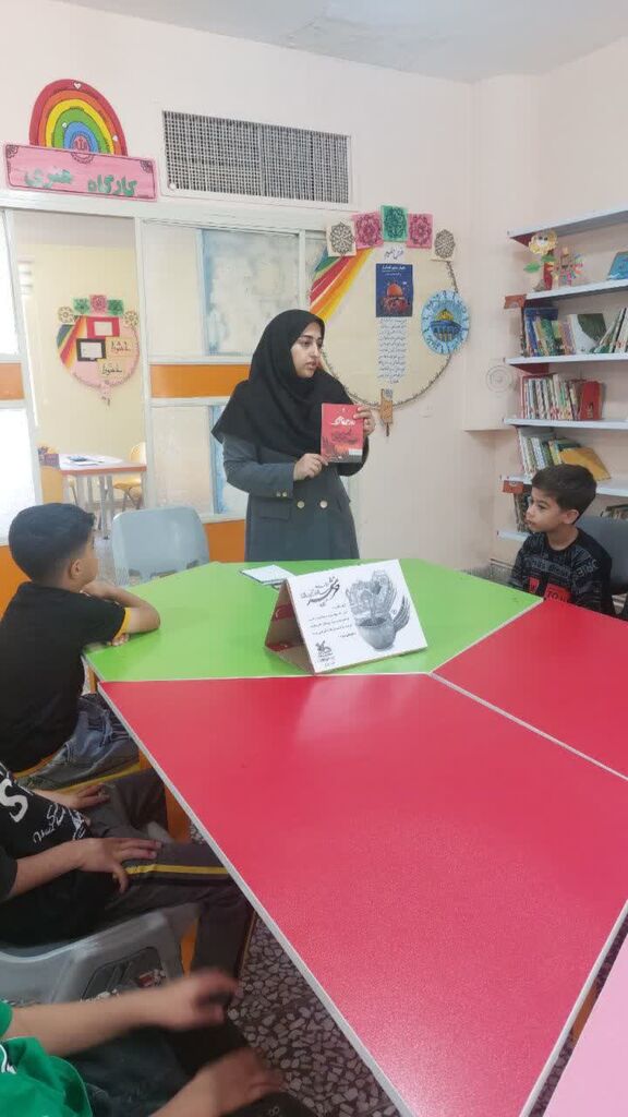 مربیان مراکز کانون پرورش فکری کودکان و نوجوانان استان کرمانشاه هم‌زمان با سوم خرداد سال‌روز آزادسازی خرمشهر، ویژه‌برنامه‌های این روز را در قالب فعالیت‌های فرهنگی، هنری، ادبی وبرگزاری نمایشگاه برای مخاطبان خود اجرا نمودند.