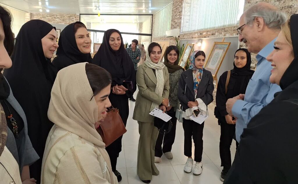 بازدید اعضای مراکز شهر کانون کرمانشاه از نمایشگاه آثار استاد جواری